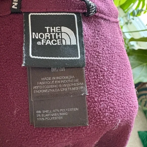 The North Face Women's Raspberry-Red Softshell Utility Jacket - Picture 9 of 9